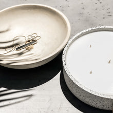 Load image into Gallery viewer, 5-wick Spotted Concrete Candle