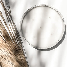 Load image into Gallery viewer, 5-wick Spotted Concrete Candle