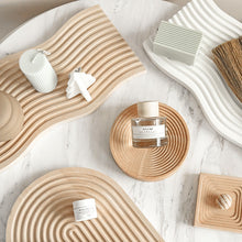 Load image into Gallery viewer, Round Wood Tray